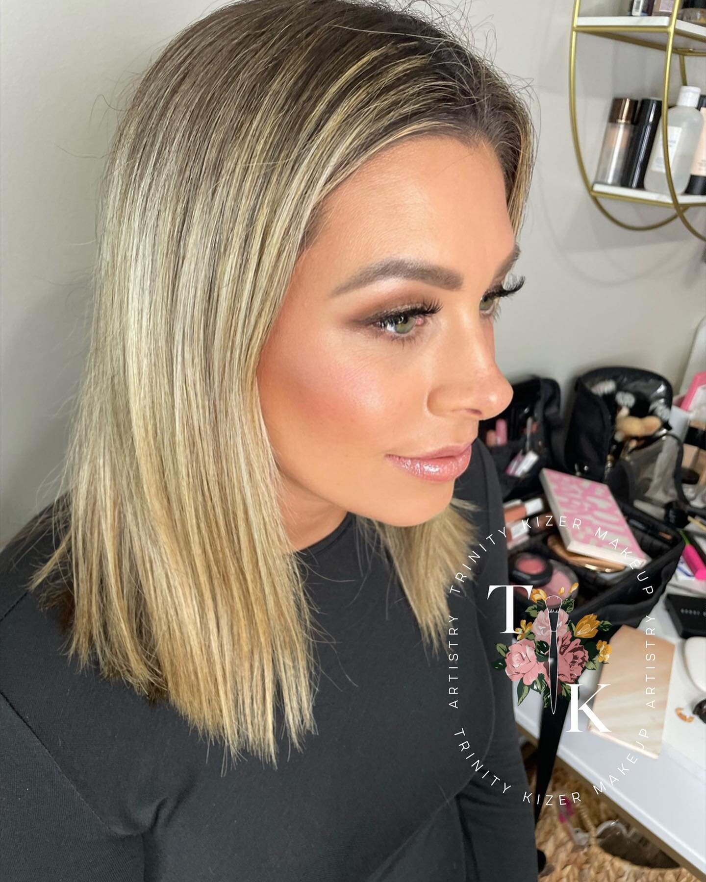 Meg&rsquo;s @meg_vertentes baby shower look last week trickled into this week for her photo shoot! One of our favorite glows we created together 💄Natural Bronzed Glow Glam
Always a pleasure seeing you babe ✨