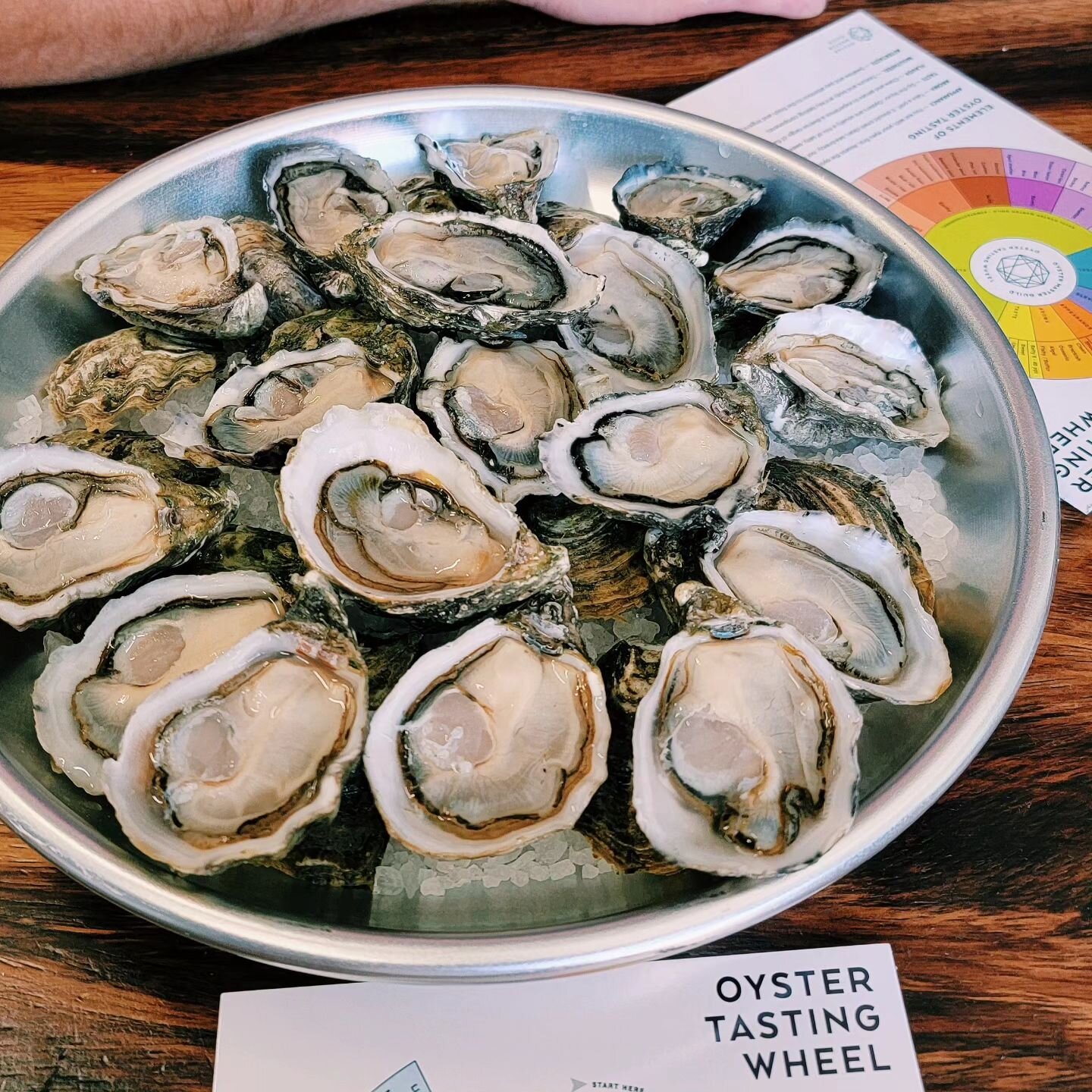 A few weeks ago, I had the very special opportunity to taste a flight of West Coast oysters with Chef Drew Deckman @bajafishingchef and friends at @original40beer, a beautiful brewery that&rsquo;s next door to his new, soon-to-be-opened restaurant @3