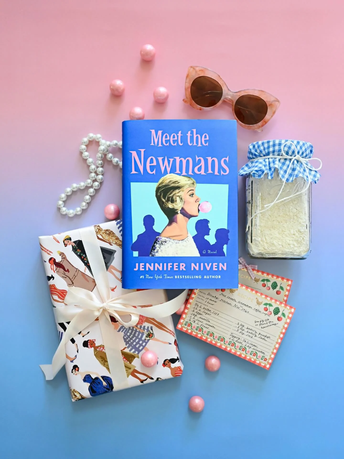 Giveaway! 🎉🥳
Meet the Newmans by @JenniferNiven is the perfect cozy winter read! We&rsquo;re giving away an exclusive box to celebrate the novel that PEOPLE Magazine calls &ldquo;witty and moving&rdquo;. It contains:
A copy of Meet the Newmans
A re