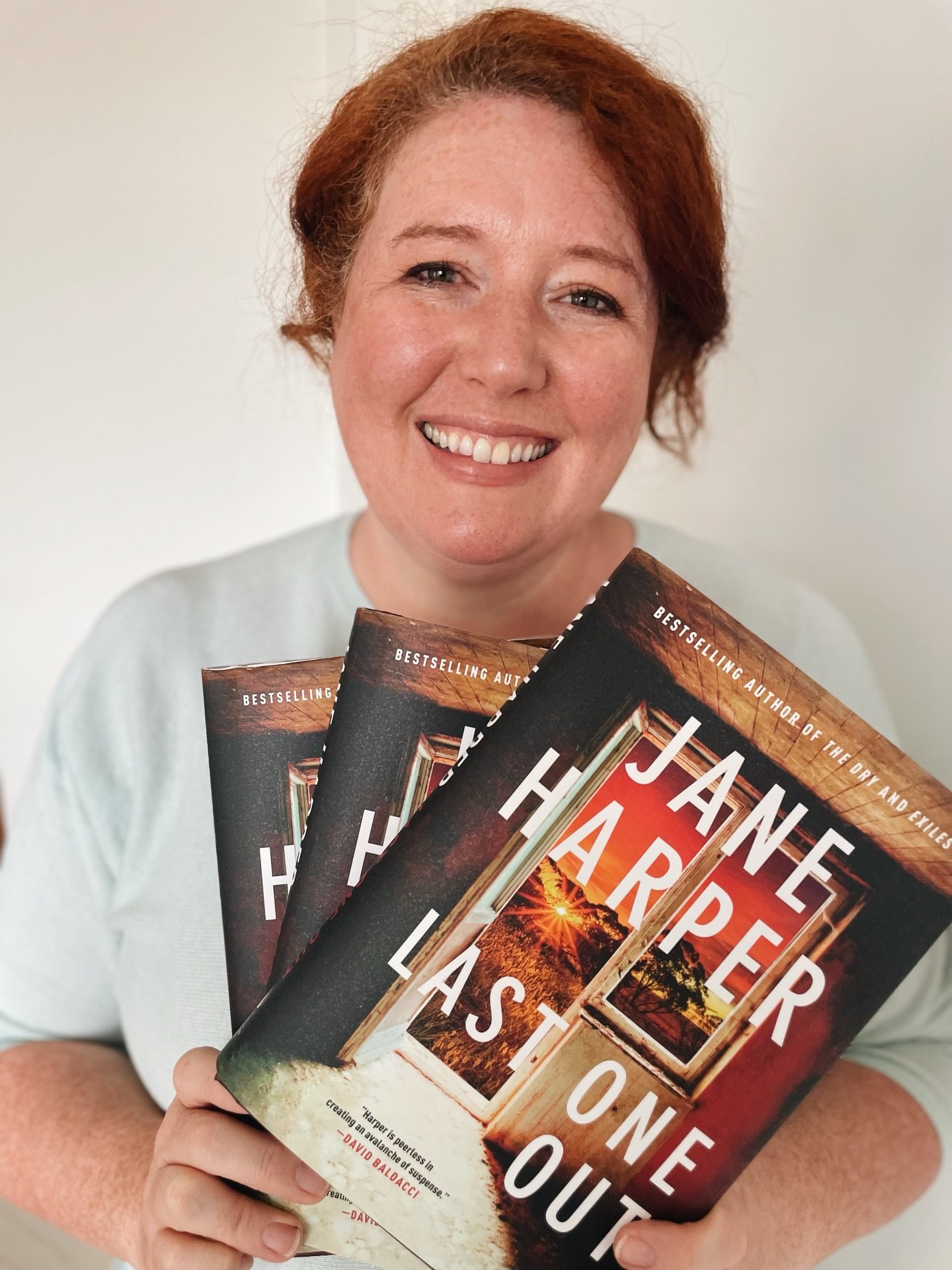 Best Monday feeling = seeing @janeharperauthor with her finished copies of Last One Out! 🎉 We love this slow burn mystery set in remote Australia about family, secrets and a small town. Last One Out is coming 4.14.26!