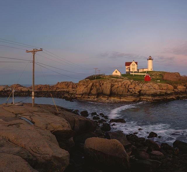Beautiful night at Nubble Light up the Maine coast. Too many good lighthouses in Maine. Full pic to the right 📸⏩ .
.
.
.
.

#maine #visitmaine #igmaine #photography #getouside #lighthouses #photography #landscape #nubblelight #sonya7 #landscape_love