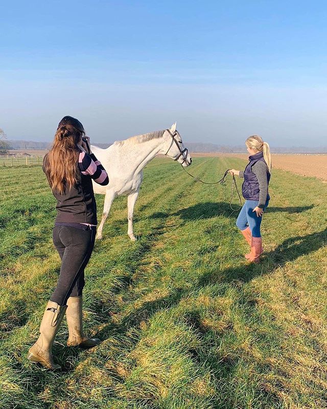 Doing what I love 🐴📸 and a bit of Flamenco dancing at the same time 💃🏽😂💕
-
-
-
- -
#modeling #photoshoot #equestrian #equinephotography #horsephotography #femalephotographer #girlboss #flashesofdelight #makersmovement #bosslady #womeninbiz #myc