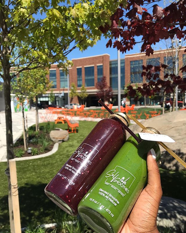 Leaves &amp; Smoothies #twinsies #selfishsmoothies #GlowGreen #healthiswealth #healthyhabits #drinkyourgreens #drinkyourfruits
