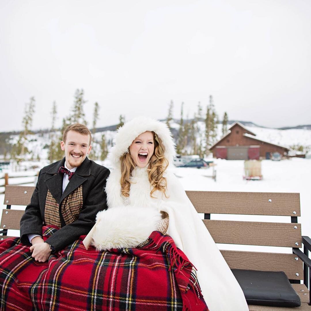 Dreaming of colder temps and wishing I was back in Colorado for this snowy wedding!
📷: @the3photography
