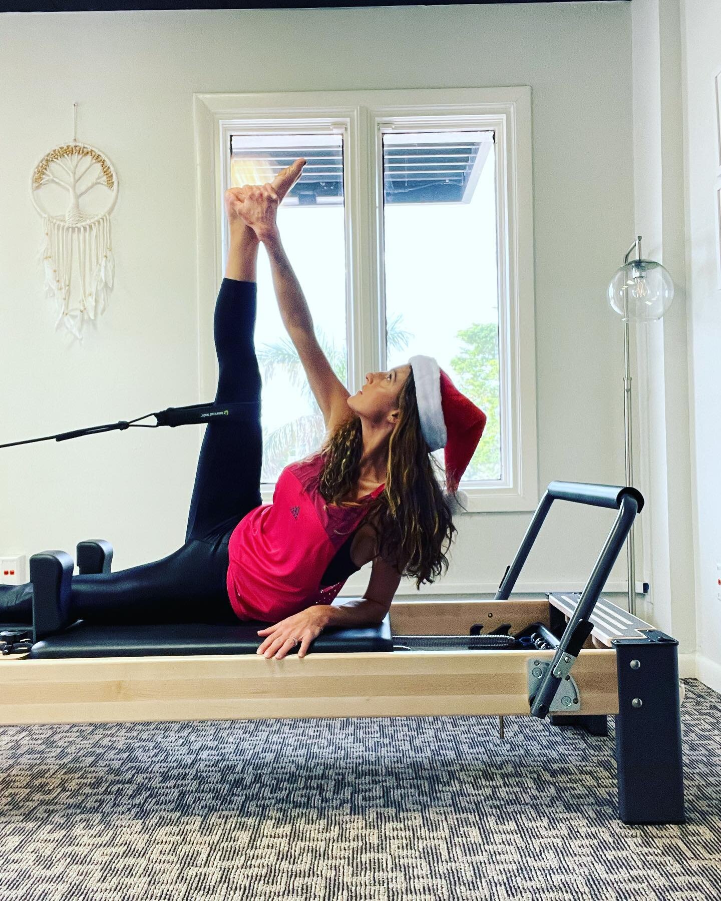 What is a better gift idea then Pilates ❤️🎄? Still in need of an idea? We got you covered. Give us a call and we will hook you up @ (239) 692-9484. 😘

#giftideas #giftcards #holidaycheer #pilates #fitness