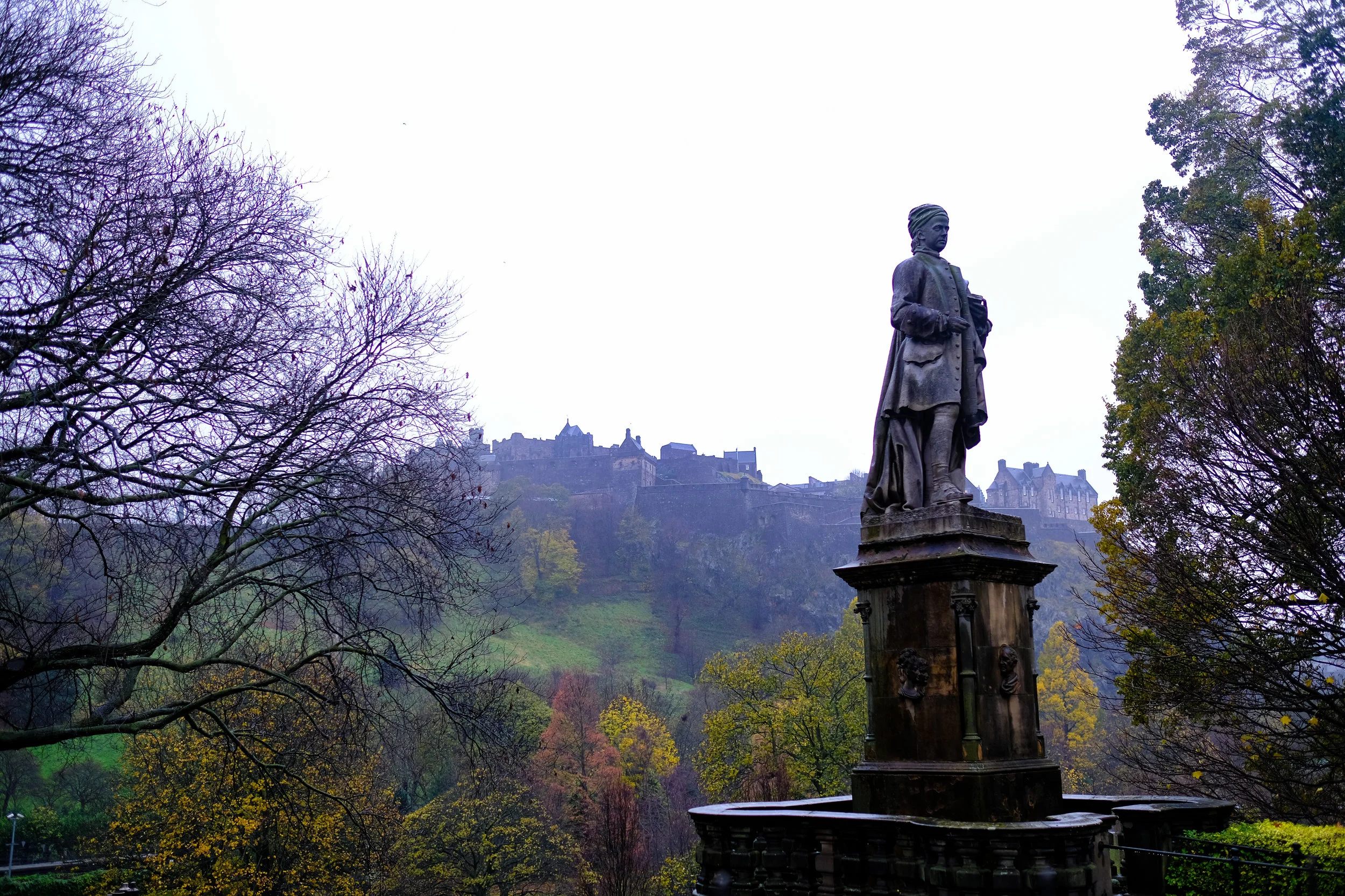 Location: Princess Gardens at Edinburgh Caste, Scotland. Date: November, 2017 | Lens: 23mm f1.4 | Camera: Fujifilm Xt-20