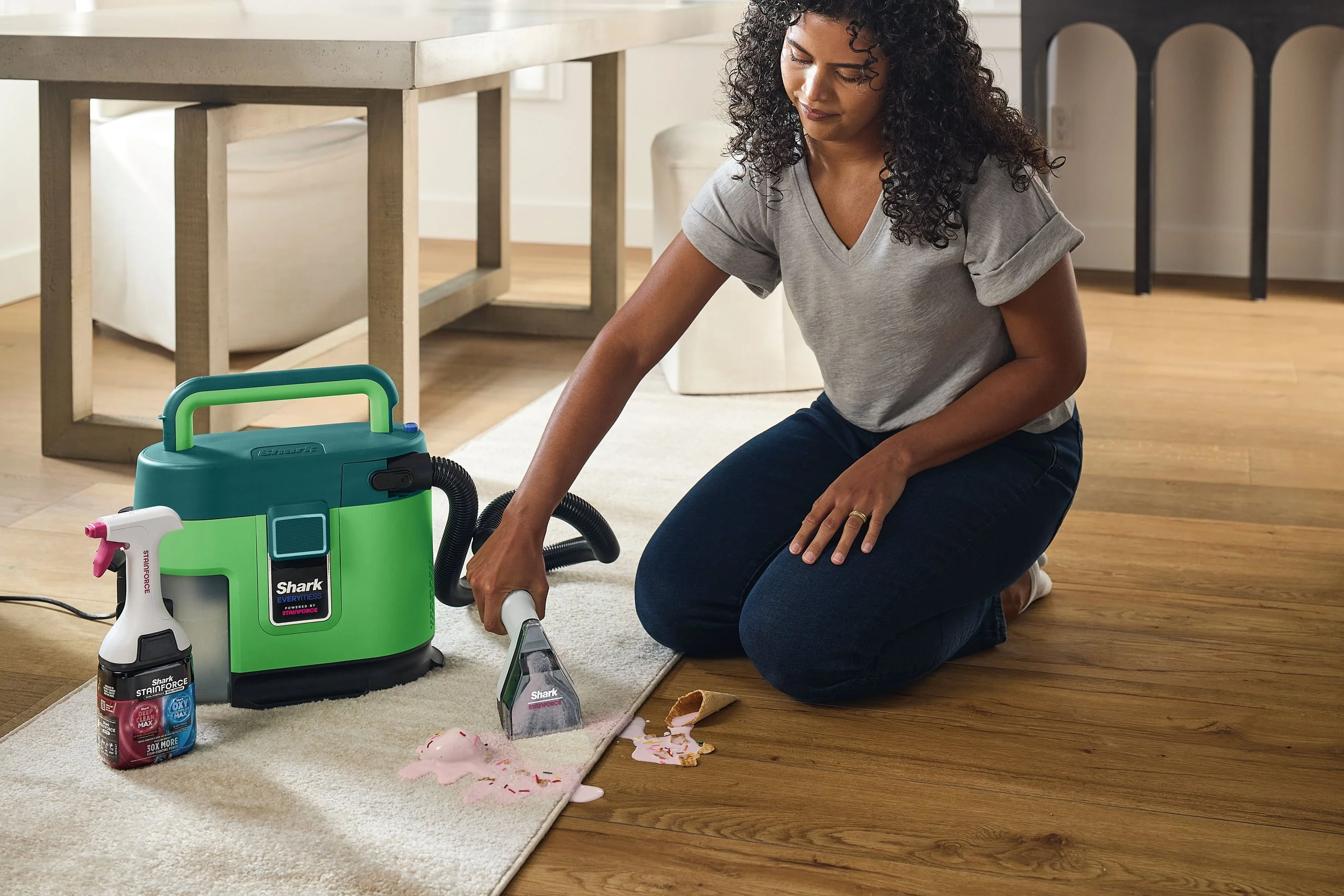 JPG-R_VX100_InUse_Cleaning_LivingRoom_Carpet_StainTool_3.5In_Woman.jpg