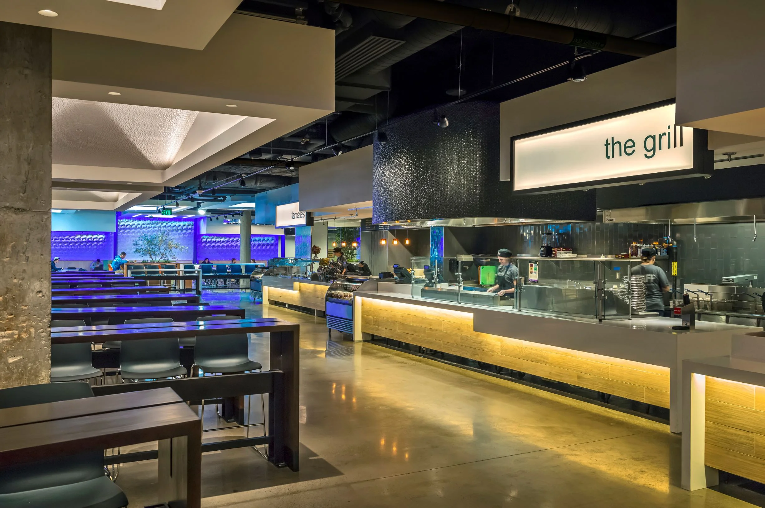 UMABWD-12-BlueWall-Grill-blue-light-7017-Mweb.jpg