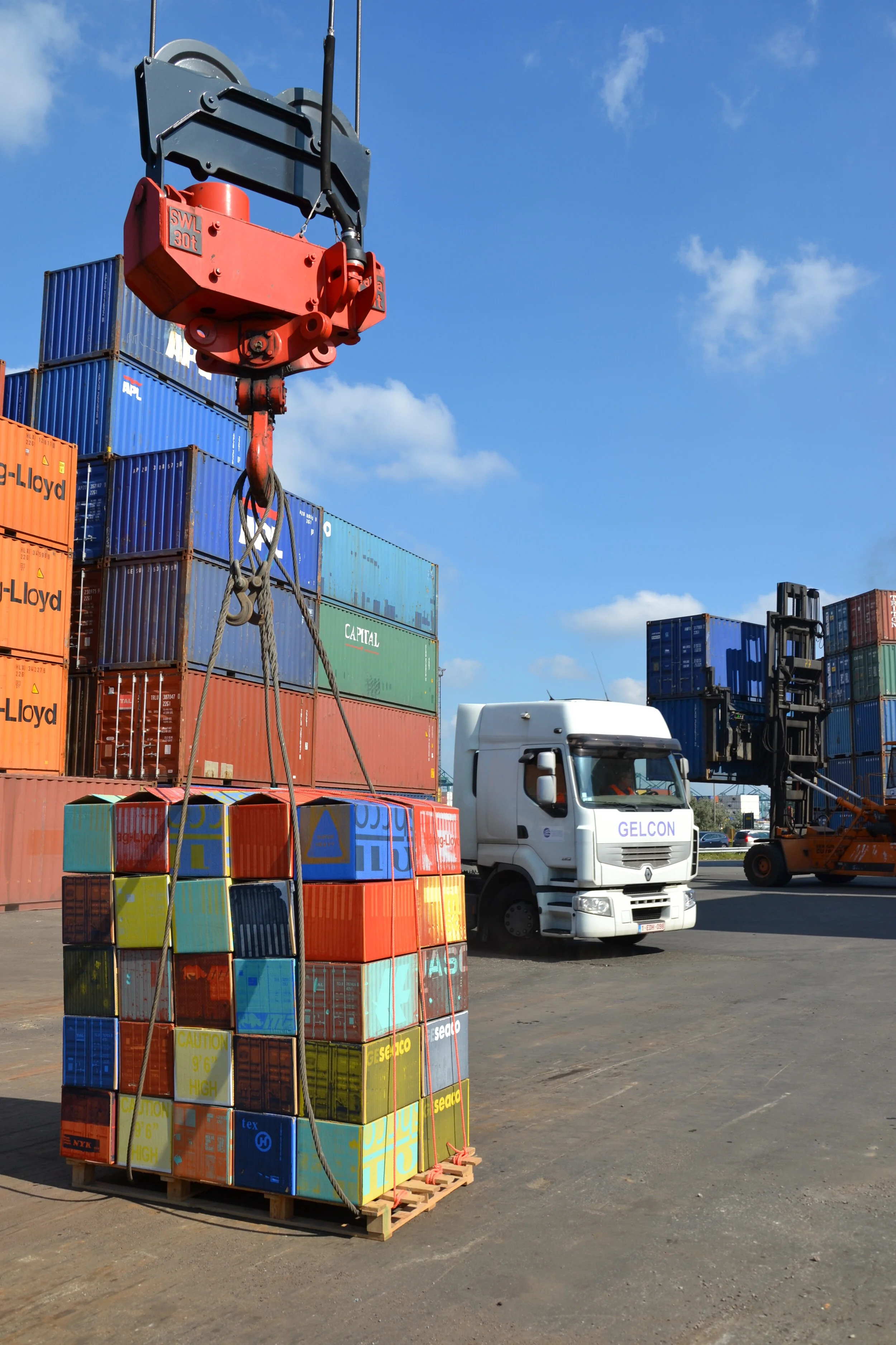 Screen print on cardboard boxes