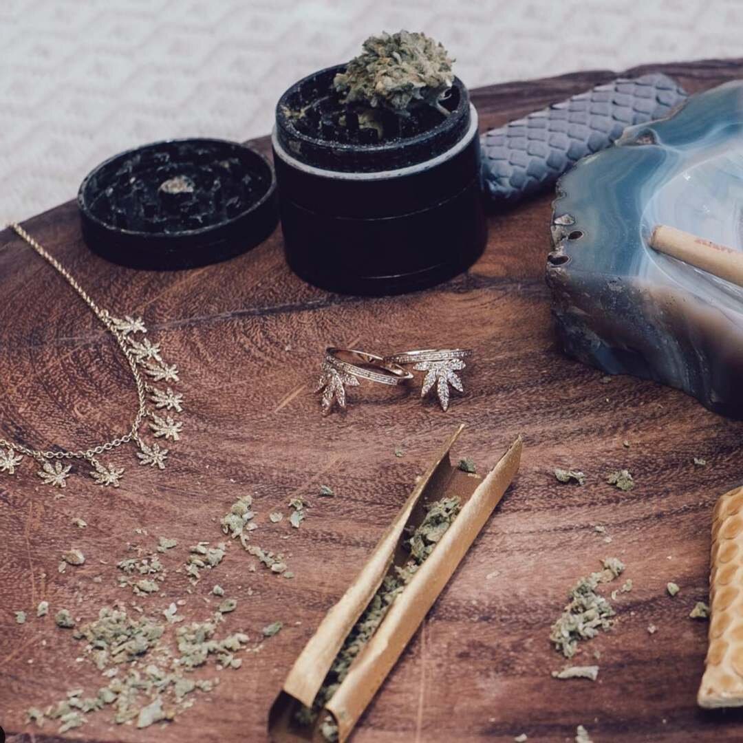 PAVE SWEET LEAF SHAKER NECKLACE
Jacquie Aiche designs, much like the woman herself, are the sartorial embodiment of ethereal ease... with just a hint of rebellion. 
#cannabis, #luxury