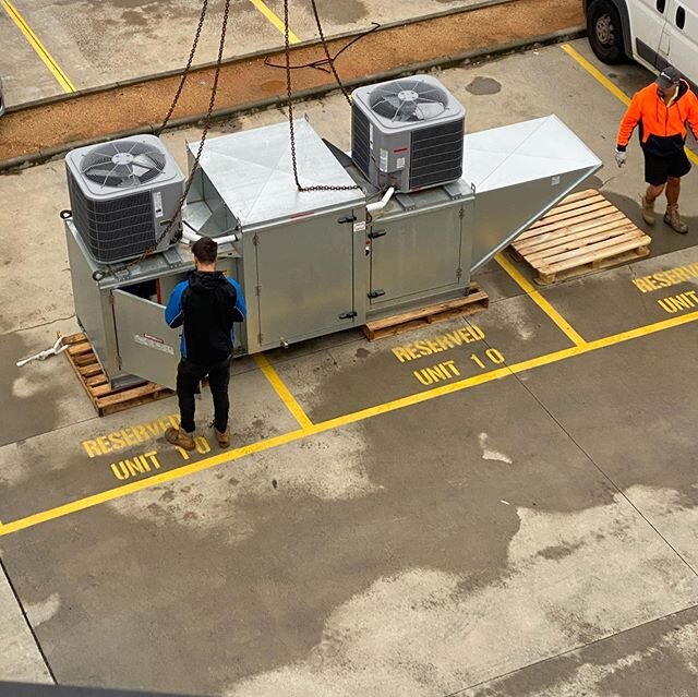 Krispy kreme project. Exhaust Make up air unit getting craned up into position!! #krispykreme #melbourneairconditioning #yas #commercialairconditioning
