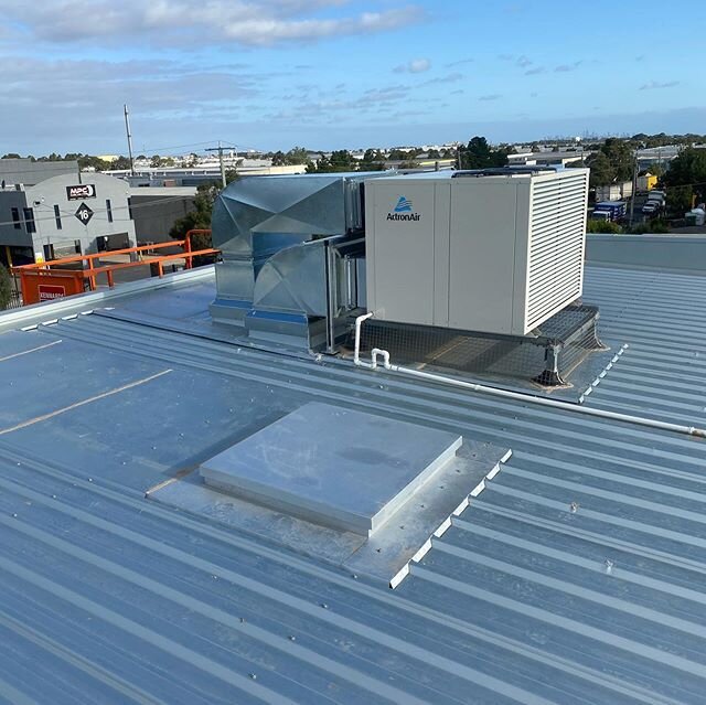 Campbellfeild job: New Actron unit and ductwork almost finished after fire damaged the existing. #yas #commercialconstruction #commercialairconditioning #melbourneairconditioning #melbournebuilder