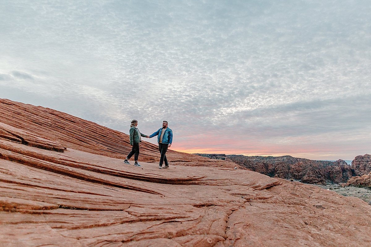  Utah adventure session with couple on red rocks at Utah state park 