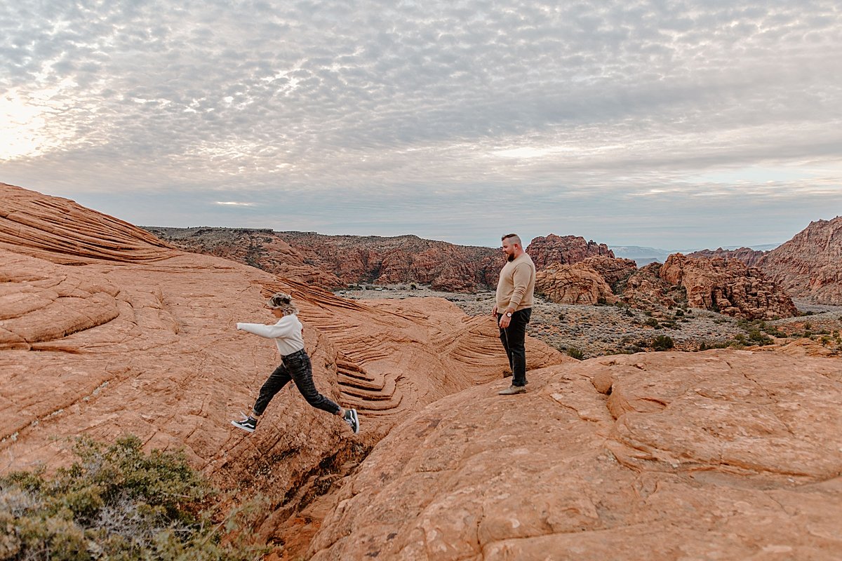  Utah adventure session with couple on red rocks at Utah state park 