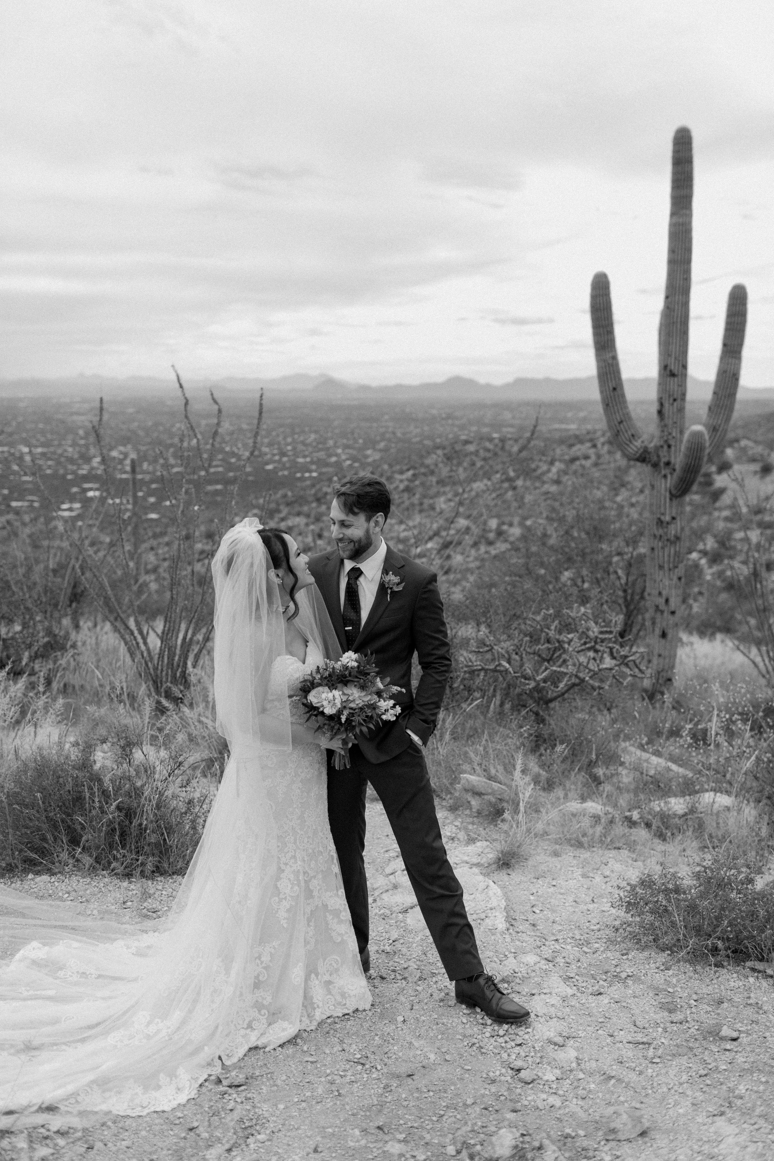  married couple in desert by Lucy bouman photo 