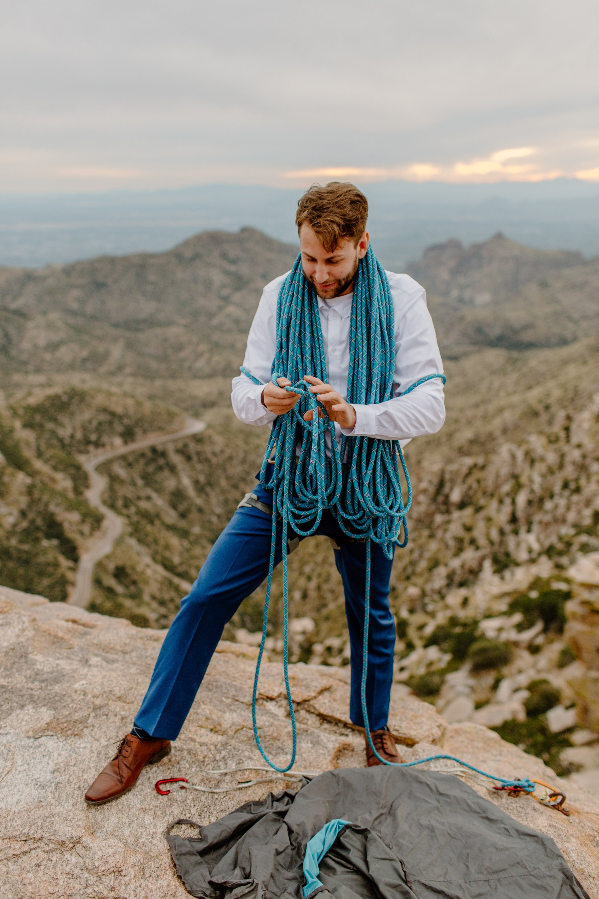  groom holding ropes around his neck before rock climbing by Lucy bouman photo 