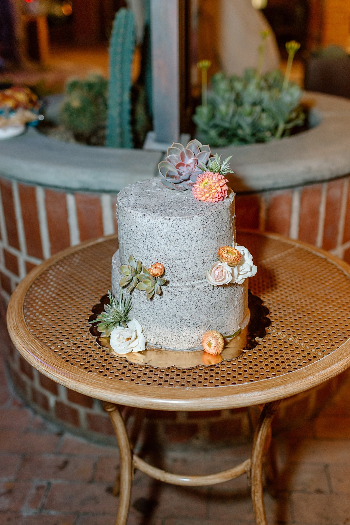  wedding cake at Tucson botanical gardens ceremony 