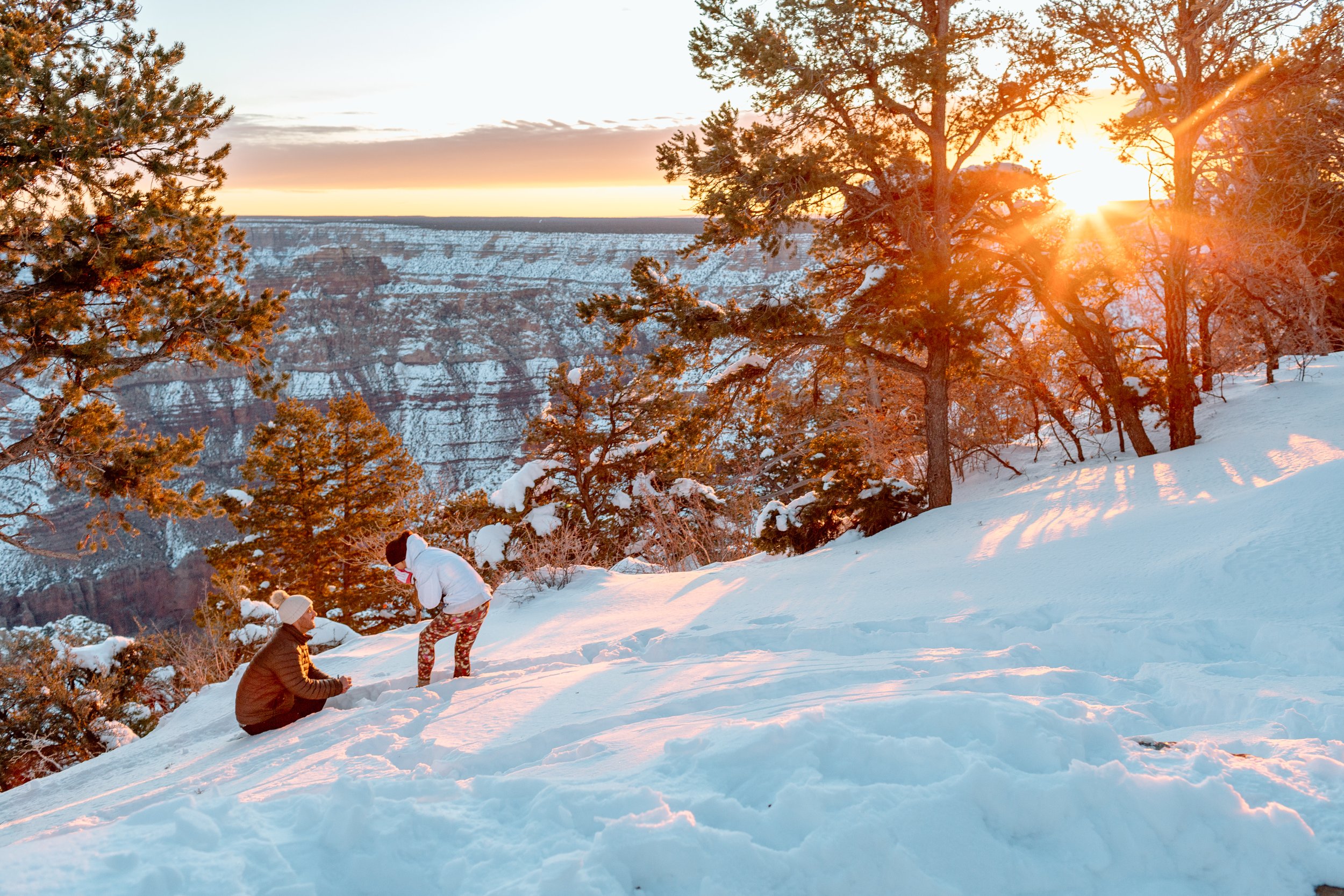  man proposes to girlfriend in deep snow at sunrise at the grand canyon 
