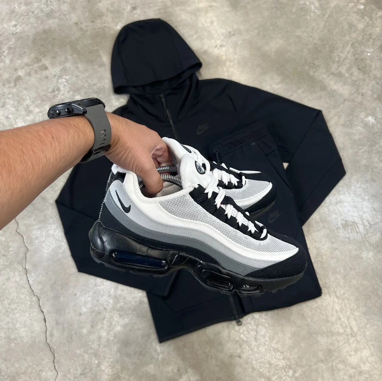 Nike Tech Fleece Lightweight Black — Bennetts
