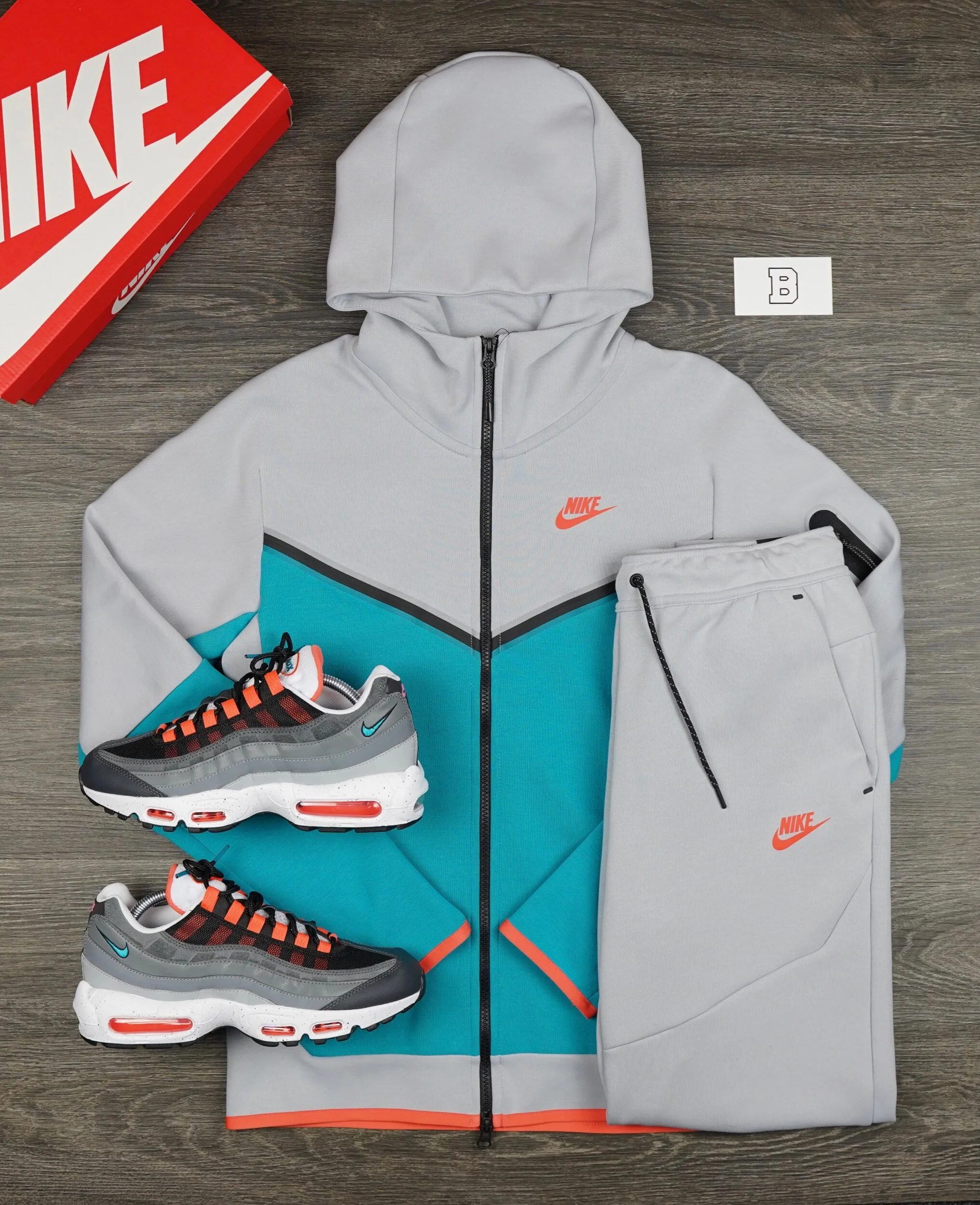 nike tech outfits