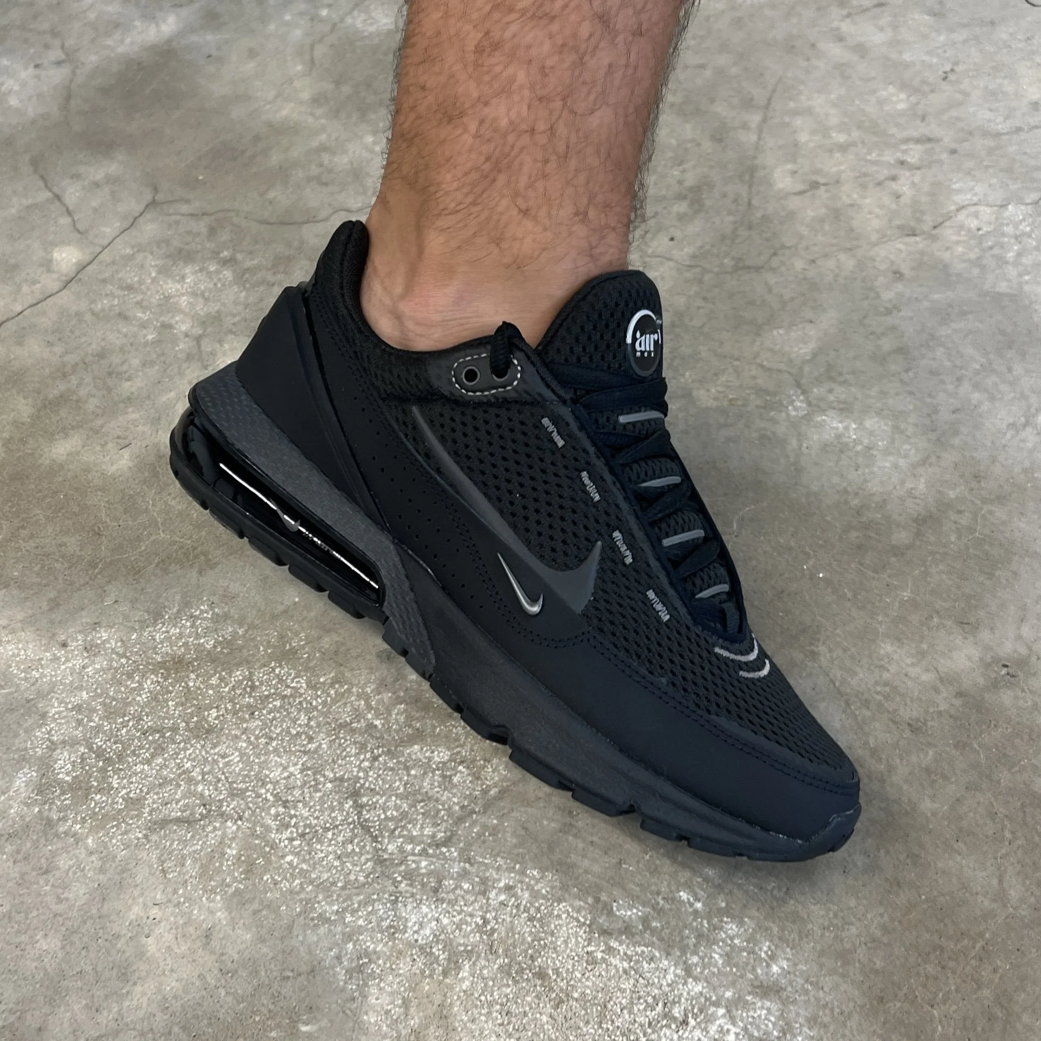 nike air max axis on feet