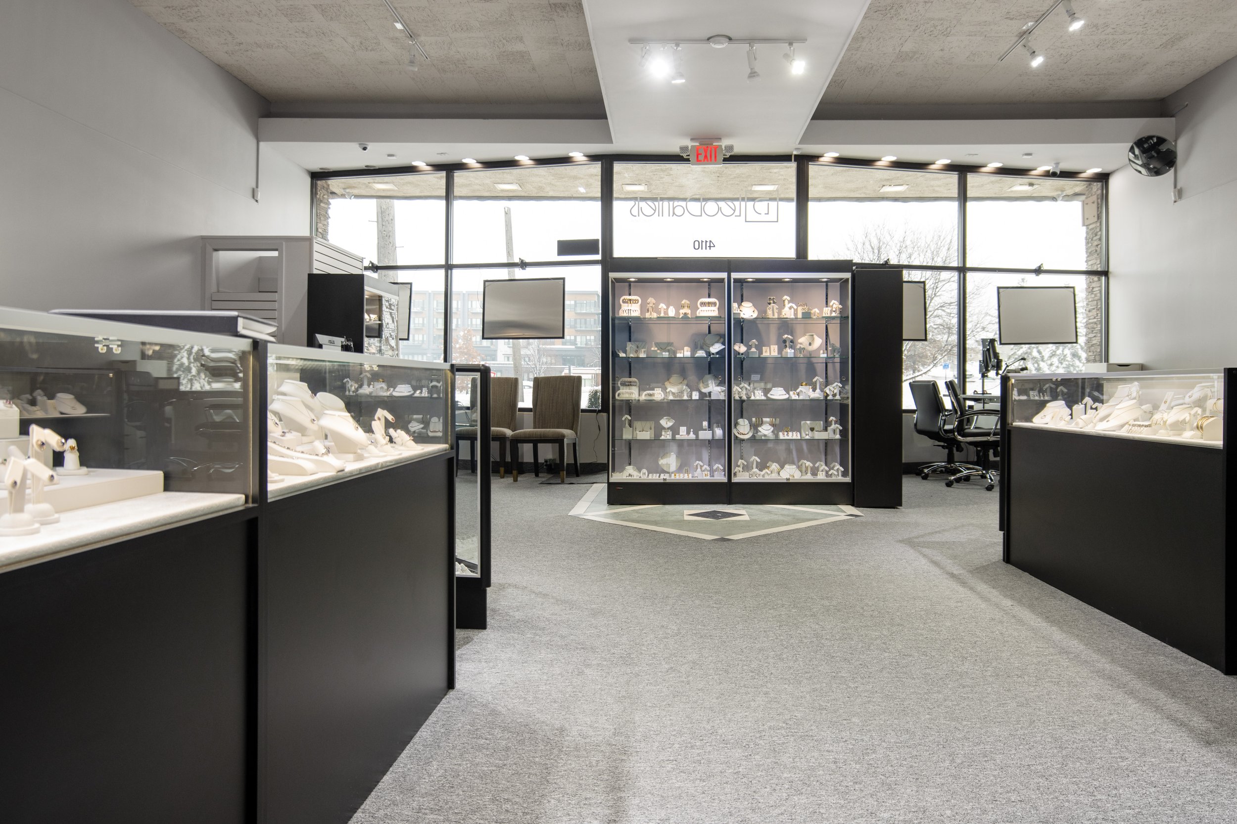 LeoDaniels Makes CBS Valentine's 2023 Gift Guide