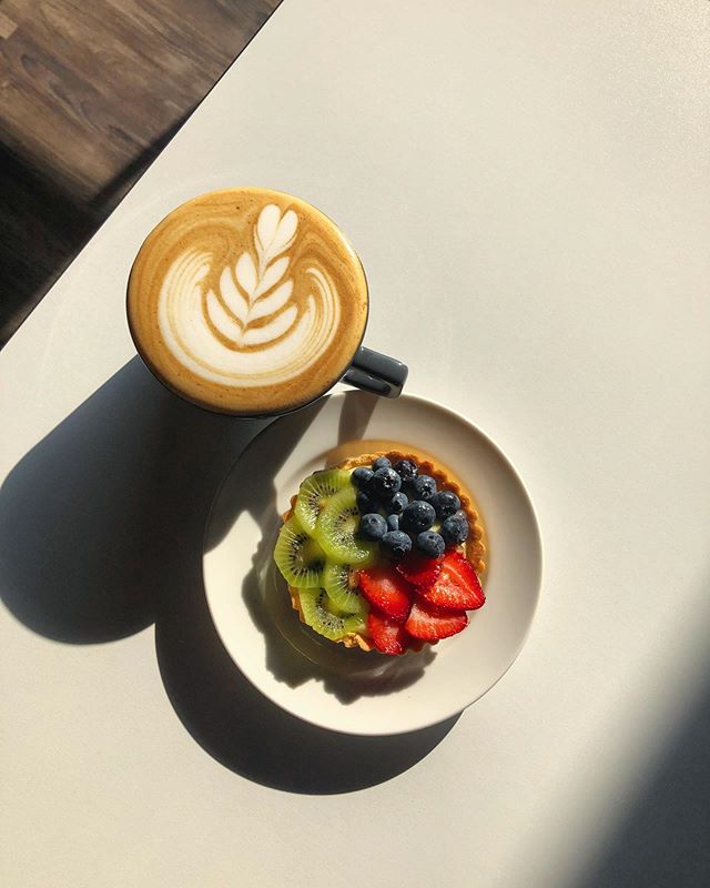 Want. All the Art. .
.
Those fruit tarts are amazing! The coffee... you already know 👌.
.
Photo &amp; Coffee by @sampkcallaway #Team392