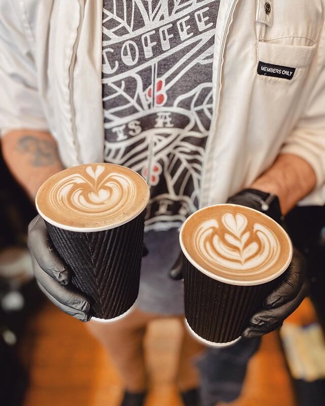 Before we put the lids on, and bring them out to your car... &mdash;&mdash;
#CurbsidePickup #LatteArt #MakeitNice #DrinkBetterCoffee #392Caffe