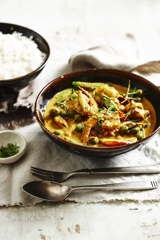 Red curry of Prawns and pea eggplant v.jpg