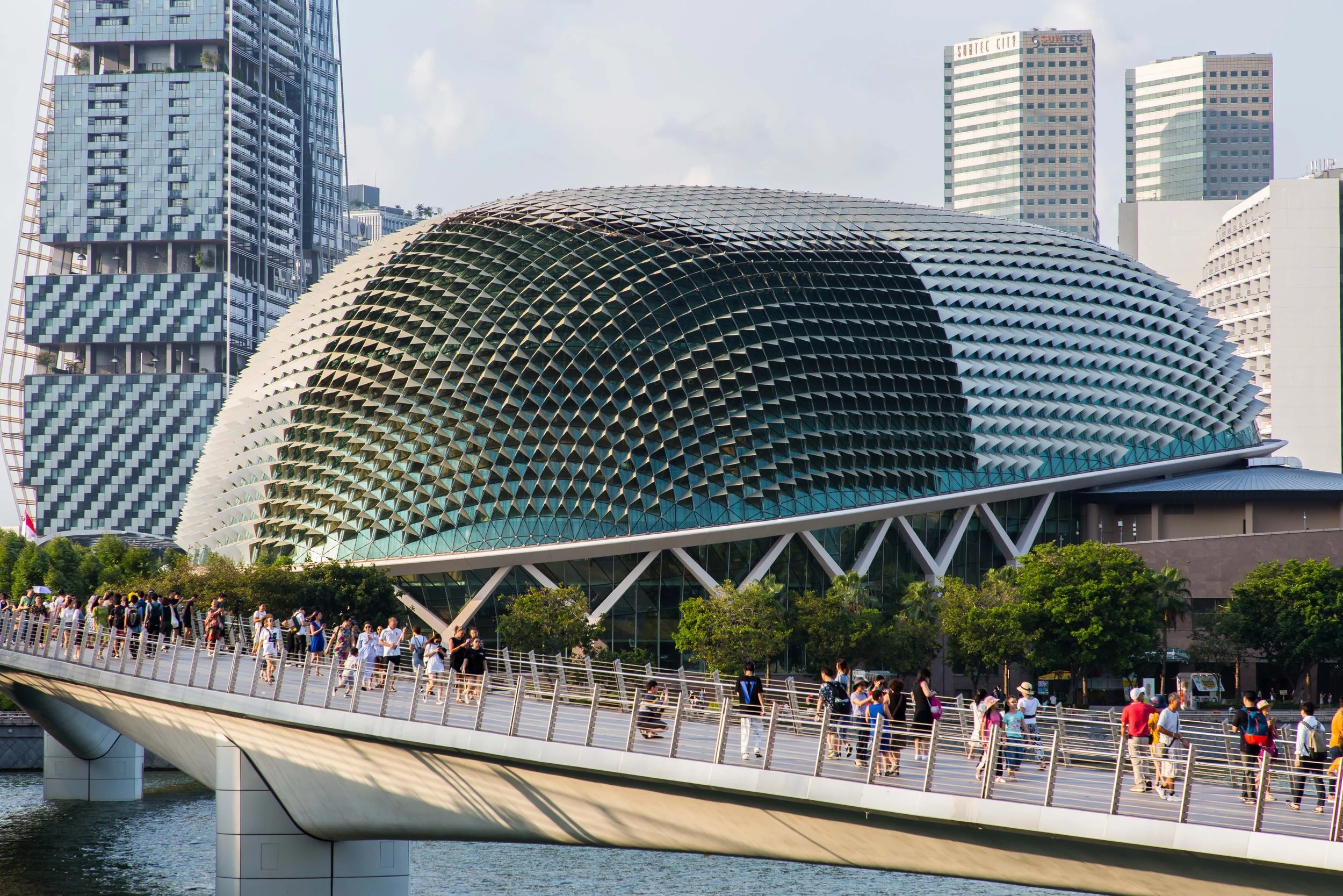 On our Marina Bay Photo Tour, we’ll guide you through creative approaches to capturing Singapore’s striking landmarks. Learn to see beyond the obvious. Start to apply it to develop a photographic style that feels authentic and meaningful to you.