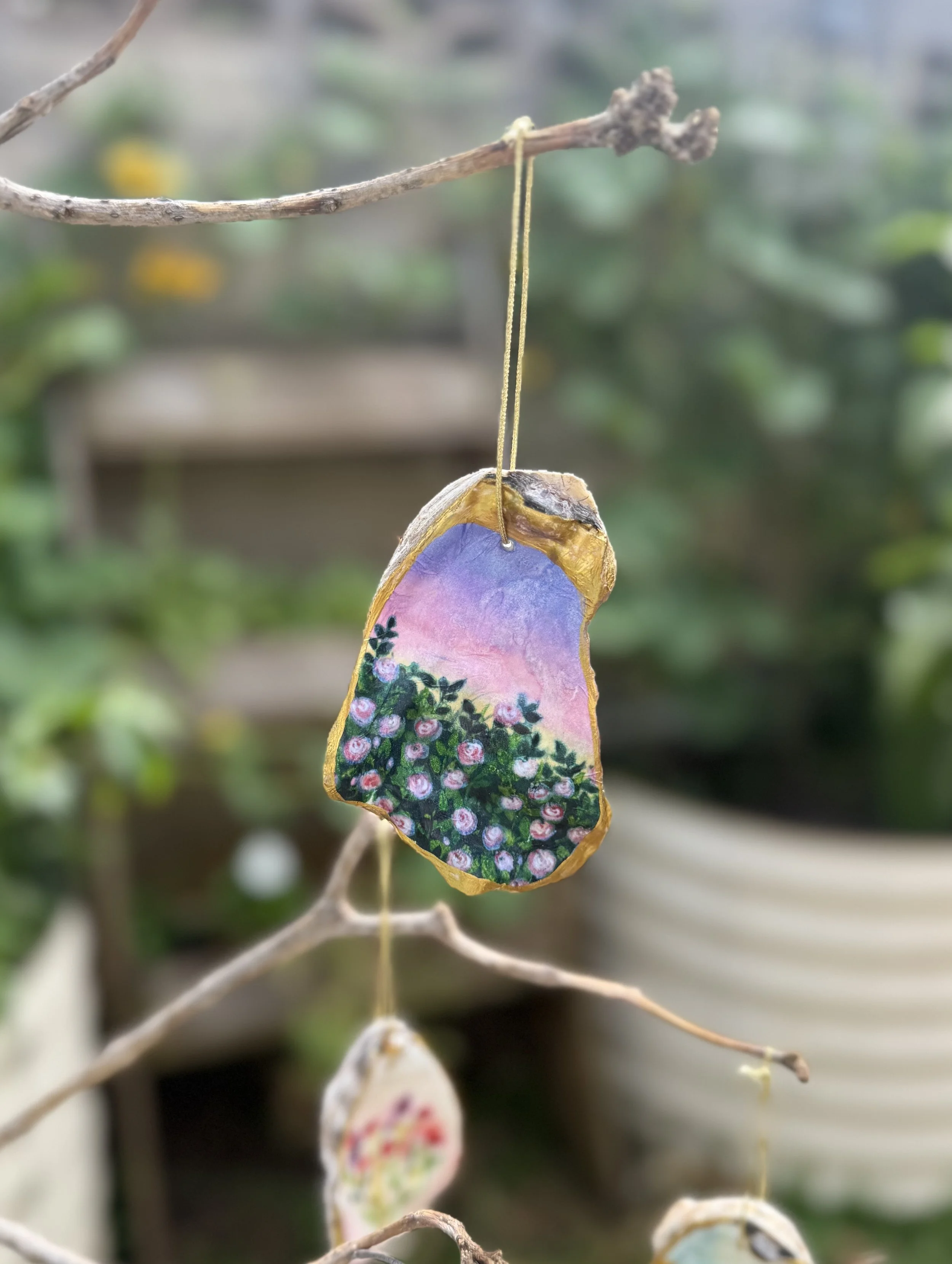 Roses Oyster Ornament