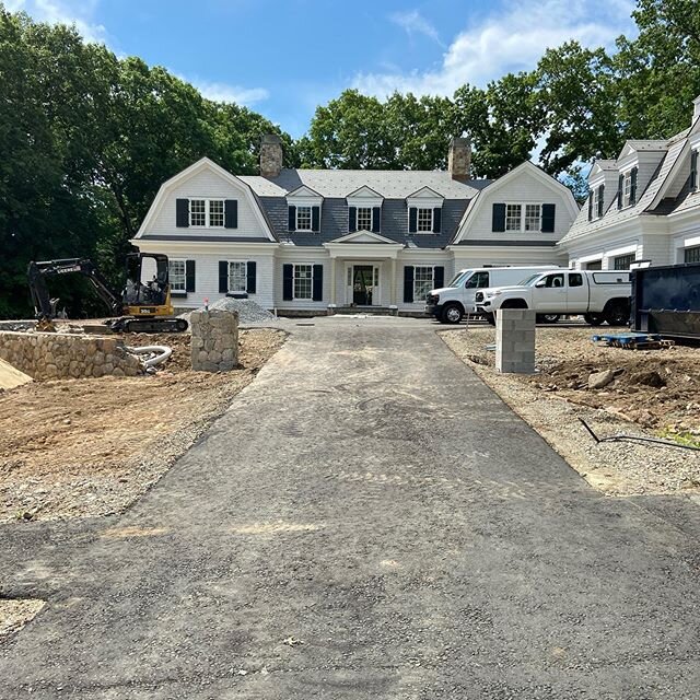 More progress this week on our Wellesley job with @dslandarch @whitlabrothersbuilders 👊😎thanks for great materials again @stonesourcer @paversbyideal 
#keepmovingforward #welovewhatwedo