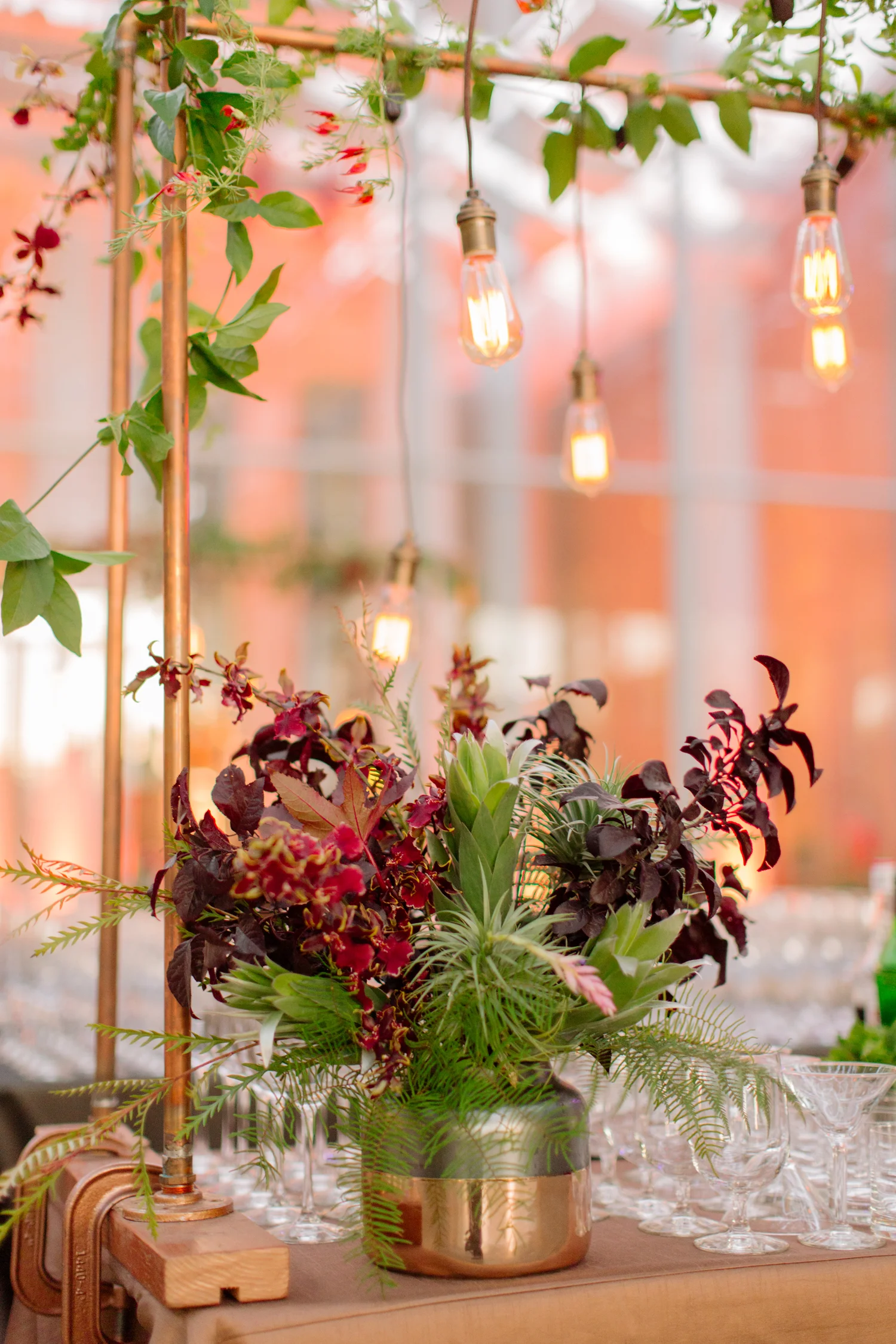 34-edison-light-bulbs-wedding.jpg