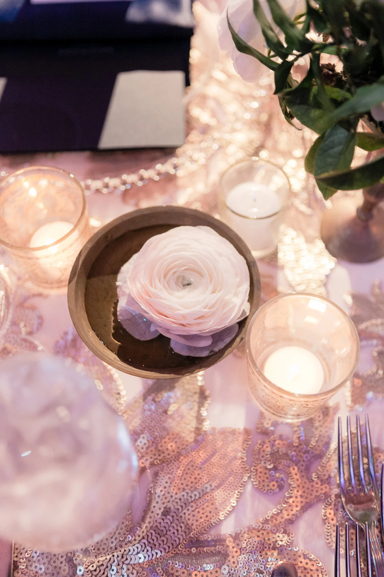 23-floating-rose-decor.jpg