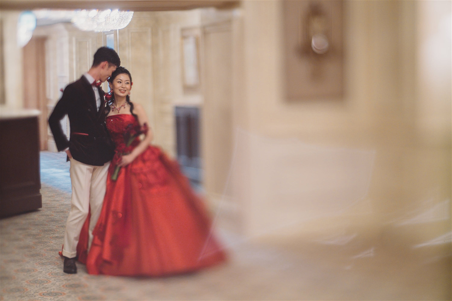 bride-in-red-dress-in-hilton-osaka.jpg