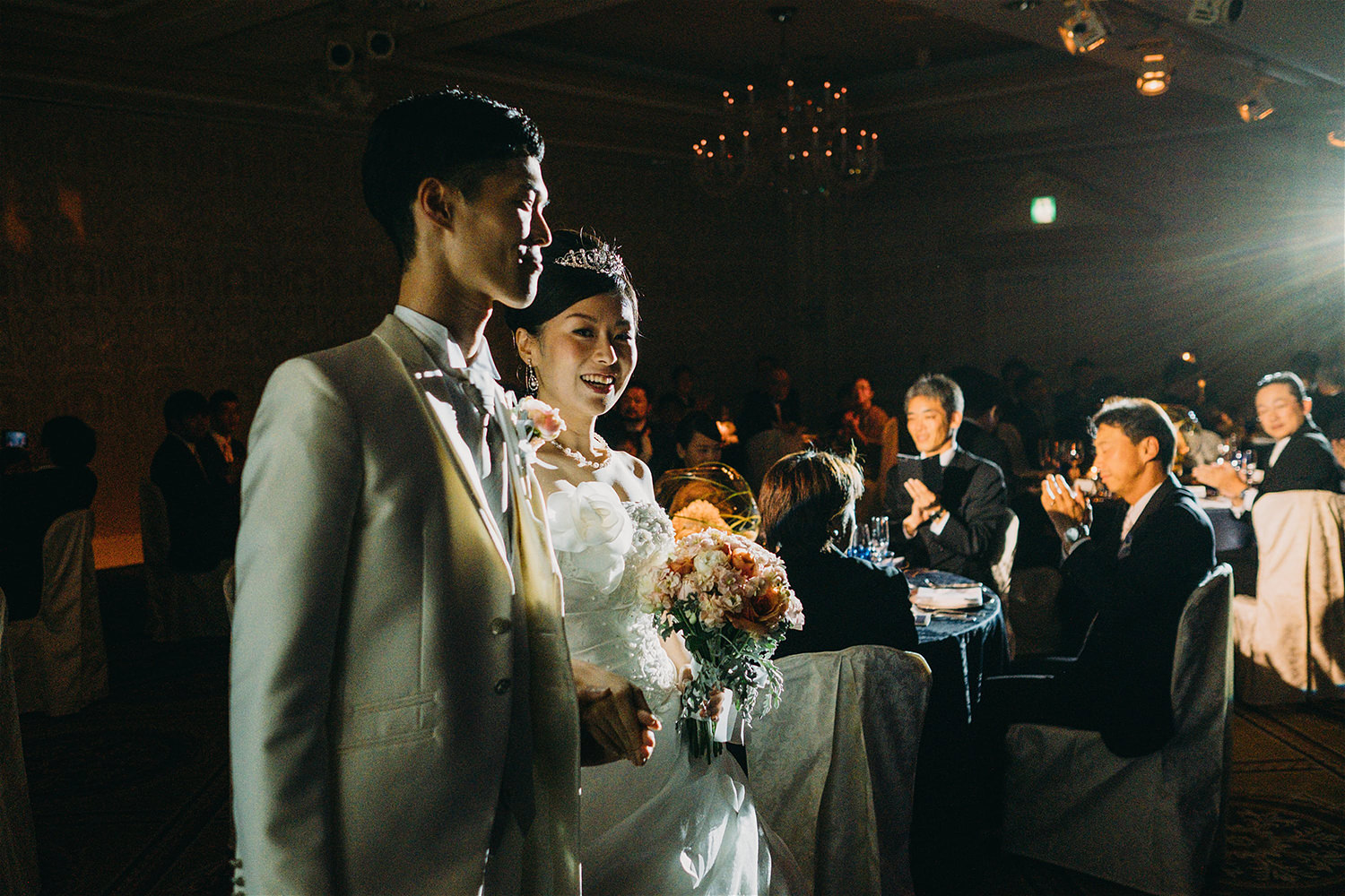 bride-and-groom-entering-in-reception-osaka.jpg