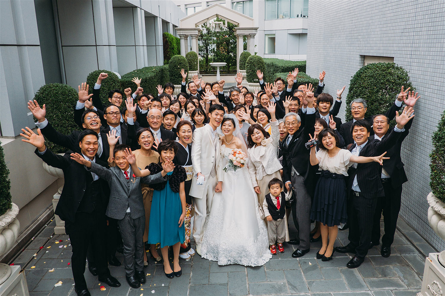 group-photos-after-wedding-ceremony-hilton-osaka.jpg