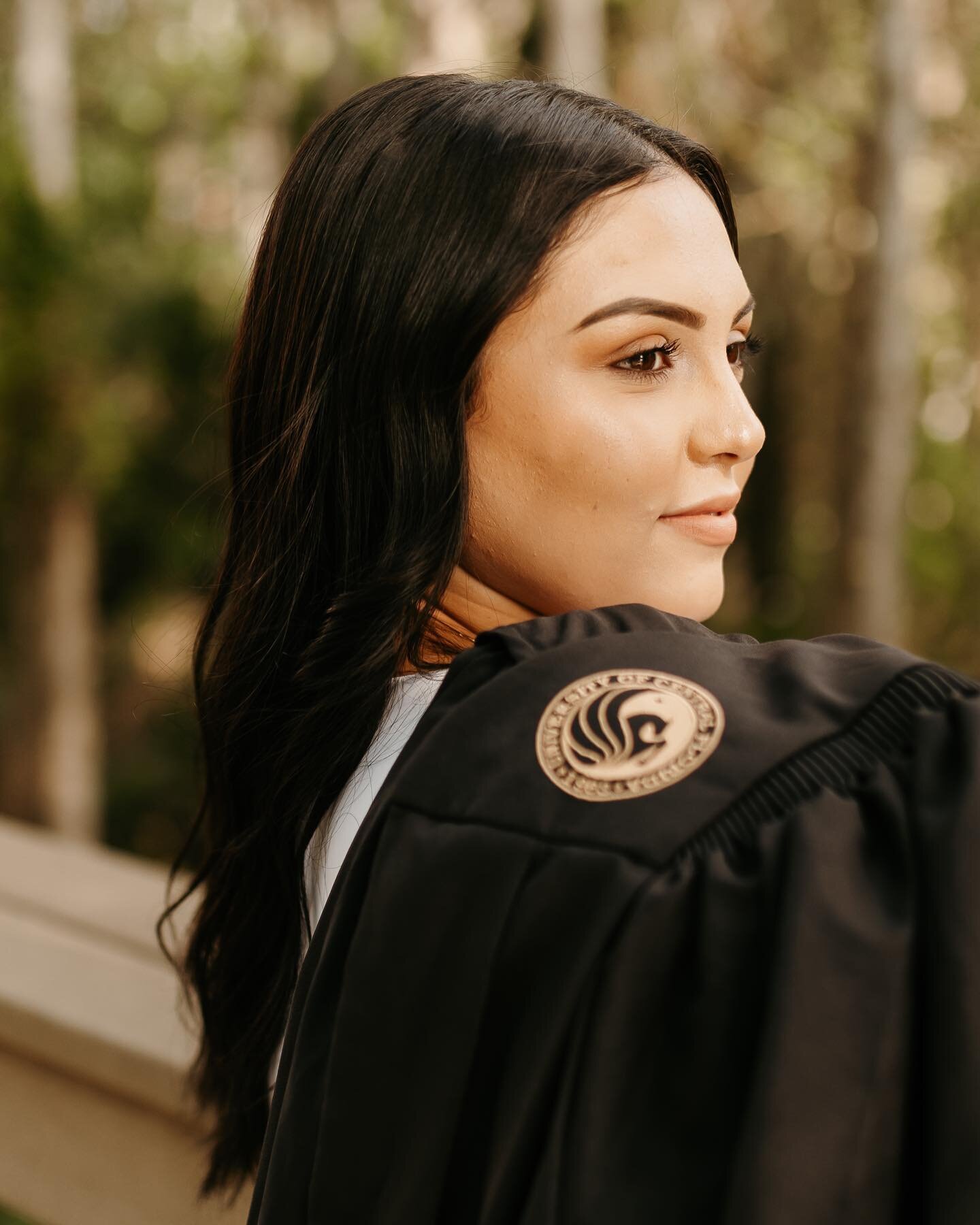 UCF grads&gt;&gt;&gt;
love going back on campus to do grad sessions 🖤💛 
Upcoming Grads, I do have a cap, gown, and stole for you to borrow during your session if you&rsquo;d like to get them done early, message me for more info! 
&bull;
&bull;
&bul