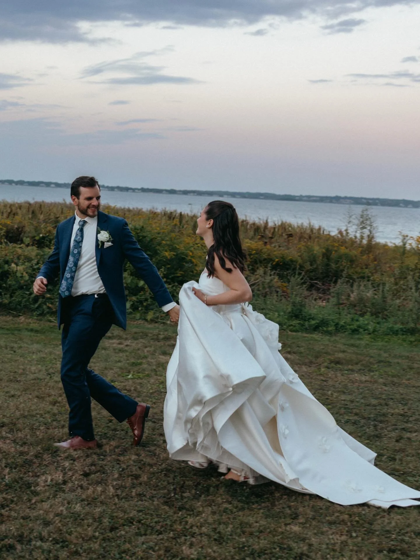 The most beautiful coastal wedding sunset🦪🩵🌊
Photo @wanderlustcostudio
Catering/florals/rentals @pranzicatering
DJ @thedancefloordjs
Beauty @allisonbarberabeauty
Coordinator @hendersonweddingsandevents
String ensemble @bostonstringensemble
Second 