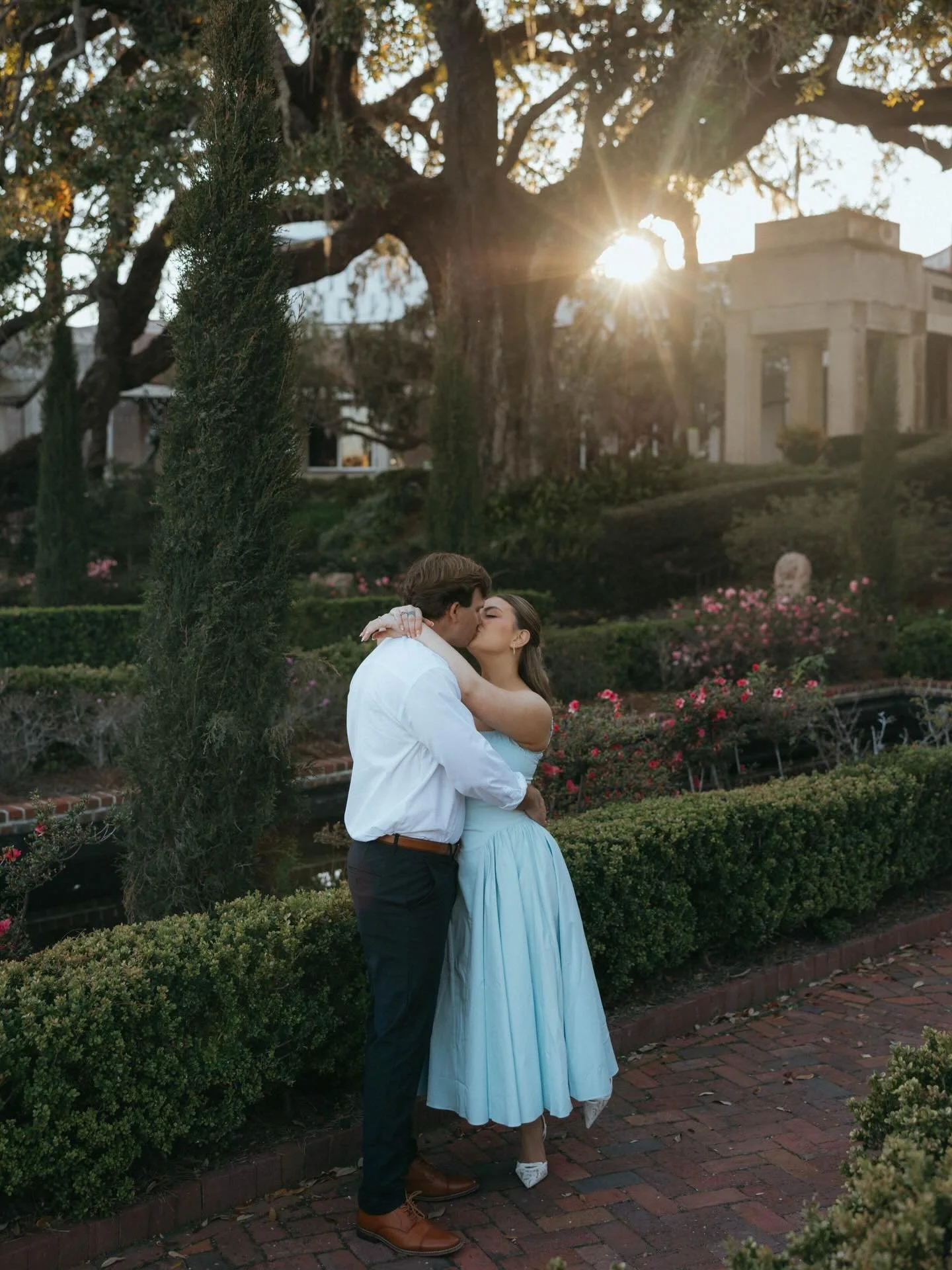 There&rsquo;s something about a garden engagement session that just feels like a fairytale✨🤍🌸

I&rsquo;m already getting so excited for my 2026 couples and the love stories I get to capture this year! 
Now booking 2026-2027

Weddings, Florida weddi