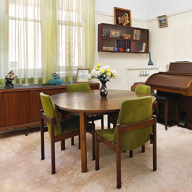 &ldquo;Offered for the first time in over 100 years.&rdquo;
#suburbia #retro #interior #design #Australia