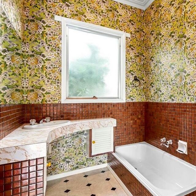 &ldquo;Embrace this home just as it is and enjoy it&rsquo;s simplicity and retro vibe. Or call the architect and get creative..&rdquo; Ocean Grove, VIC
#retrointeriors #retrobathroom #bathroom #realestate #suburban #victoria