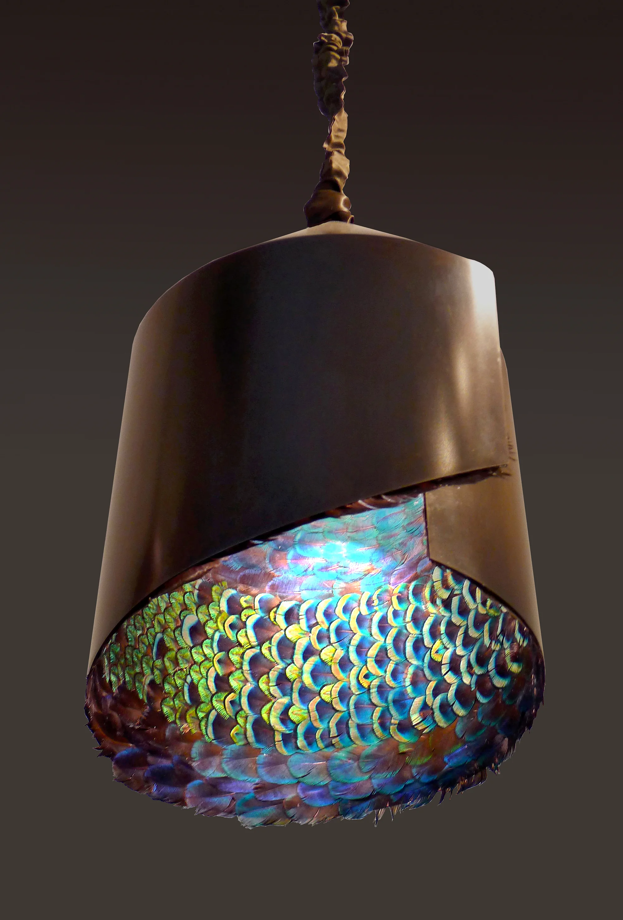 product-pendant-peacock-dark.jpg