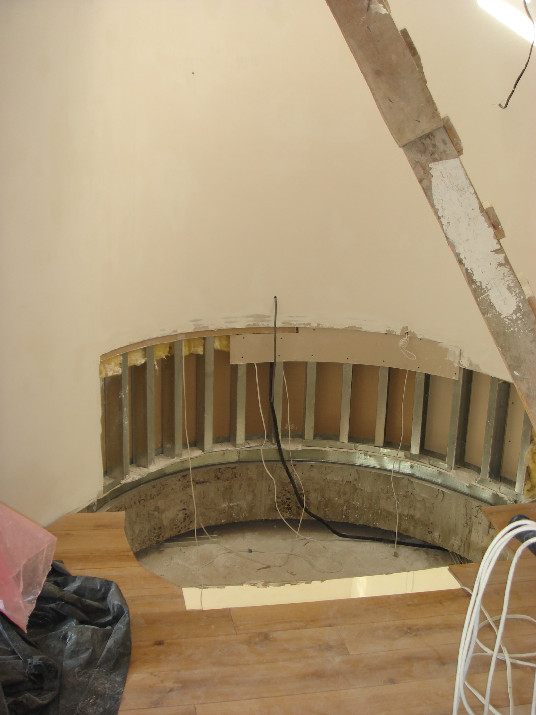 Curved wall for 2 floors under Construction-min.jpg