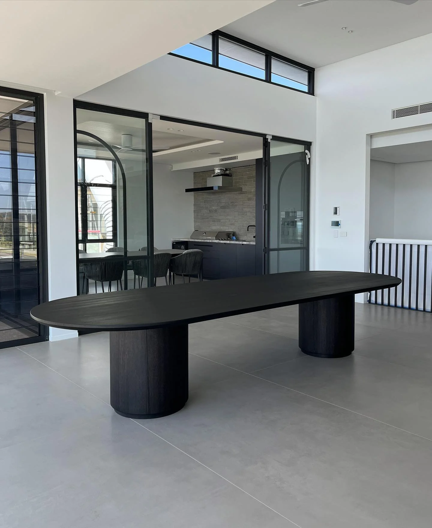 A beautiful Custom Dining Table crafted in American Oak with a Japan Black stain. It features curved ends, a beveled underside and cylindrical legs, with space to seat 12 👌🏼

#customfurniture #bespokefurniture #diningtable #interior #furniture #mak