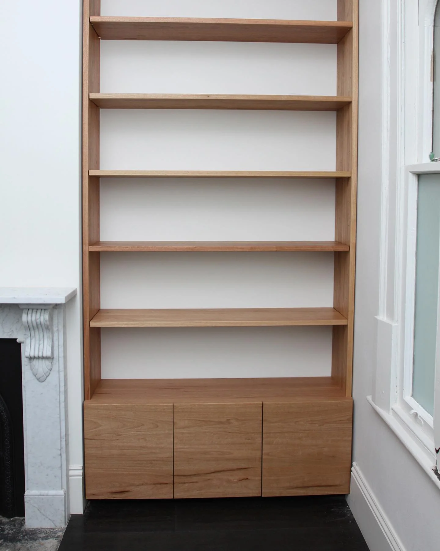 Custom built in bookshelves - crafted in beautiful Blackbutt timber. Custom variations available to suit any home! 

#furniture #furnituredesign #finefurniture #customfurniture #custommadefurniture #timberfurniture #sydneyfurniture #furnituremaker #t