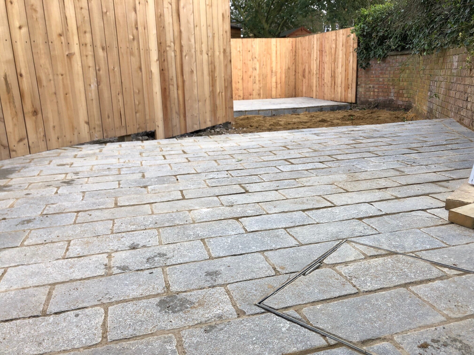 Limestone Cobbles & Cedar Fence