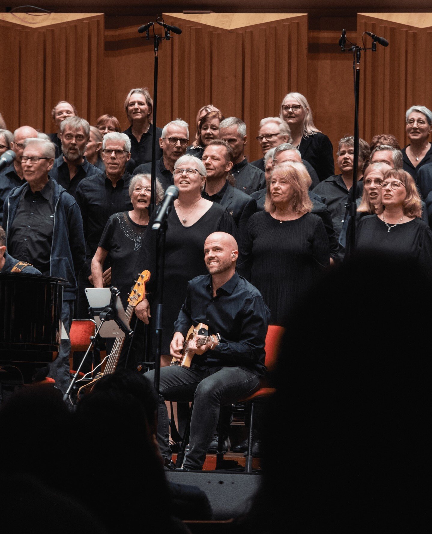 H&auml;rliga bilder fr&aring;n v&aring;rkonserten 2022 med Team Putte Link&ouml;ping &amp; J&ouml;nk&ouml;ping samt g&auml;startist @ash._.haynes ⁠
⁠
Hittar du dig sj&auml;lv p&aring; n&aring;gon av bilderna? 😁⁠
⁠
#konsert #k&ouml;rs&aring;ng #s&ari