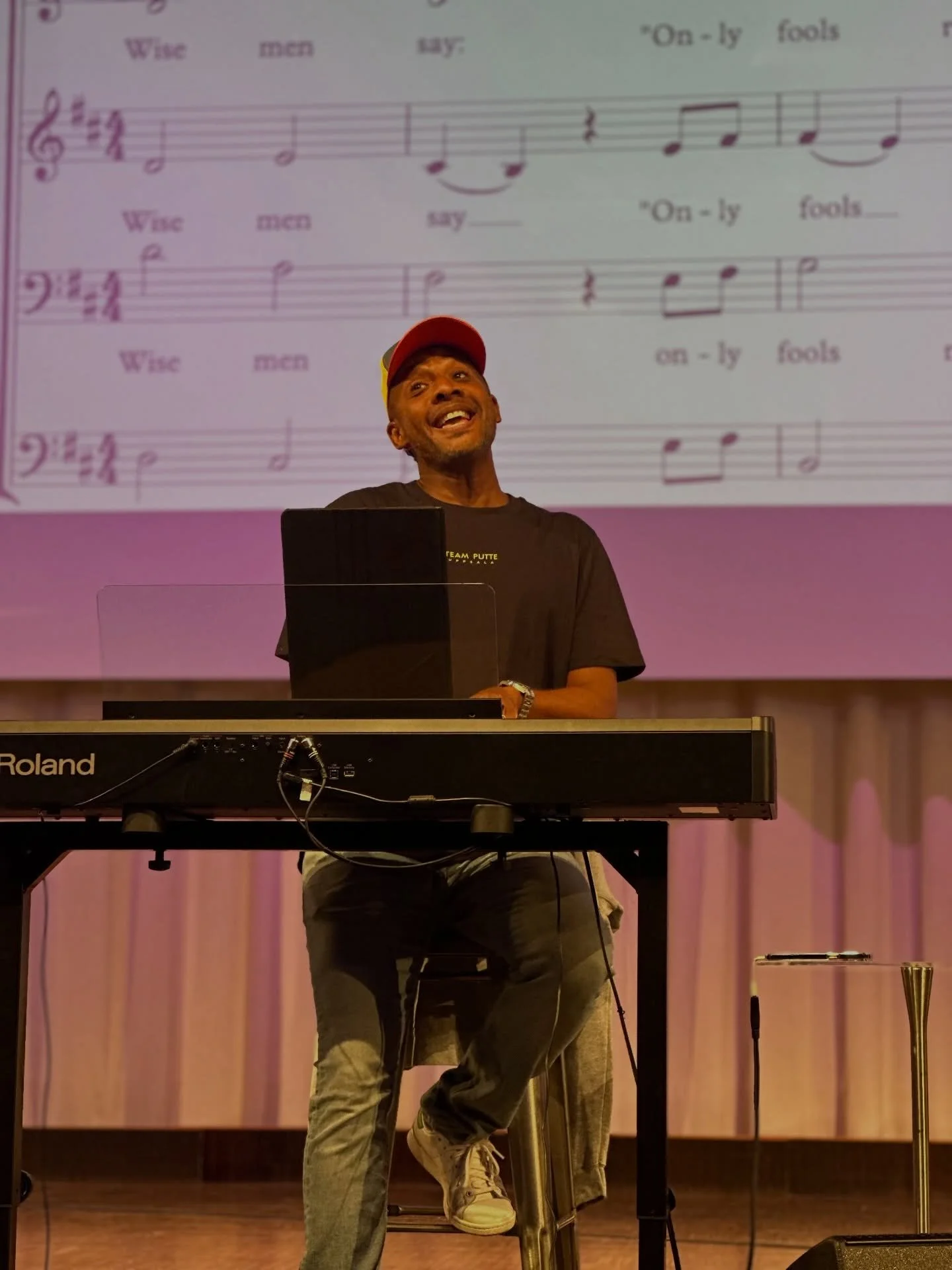 &ldquo;&Auml;r det n&aring;gon som fyller &aring;r idag?&rdquo;

Den fr&aring;gan f&aring;r vi h&ouml;ra p&aring; k&ouml;ren varje vecka och idag vet vi ju svaret.

Grattis p&aring; f&ouml;delsedagen, Putte.
Tack f&ouml;r all s&aring;nggl&auml;dje oc