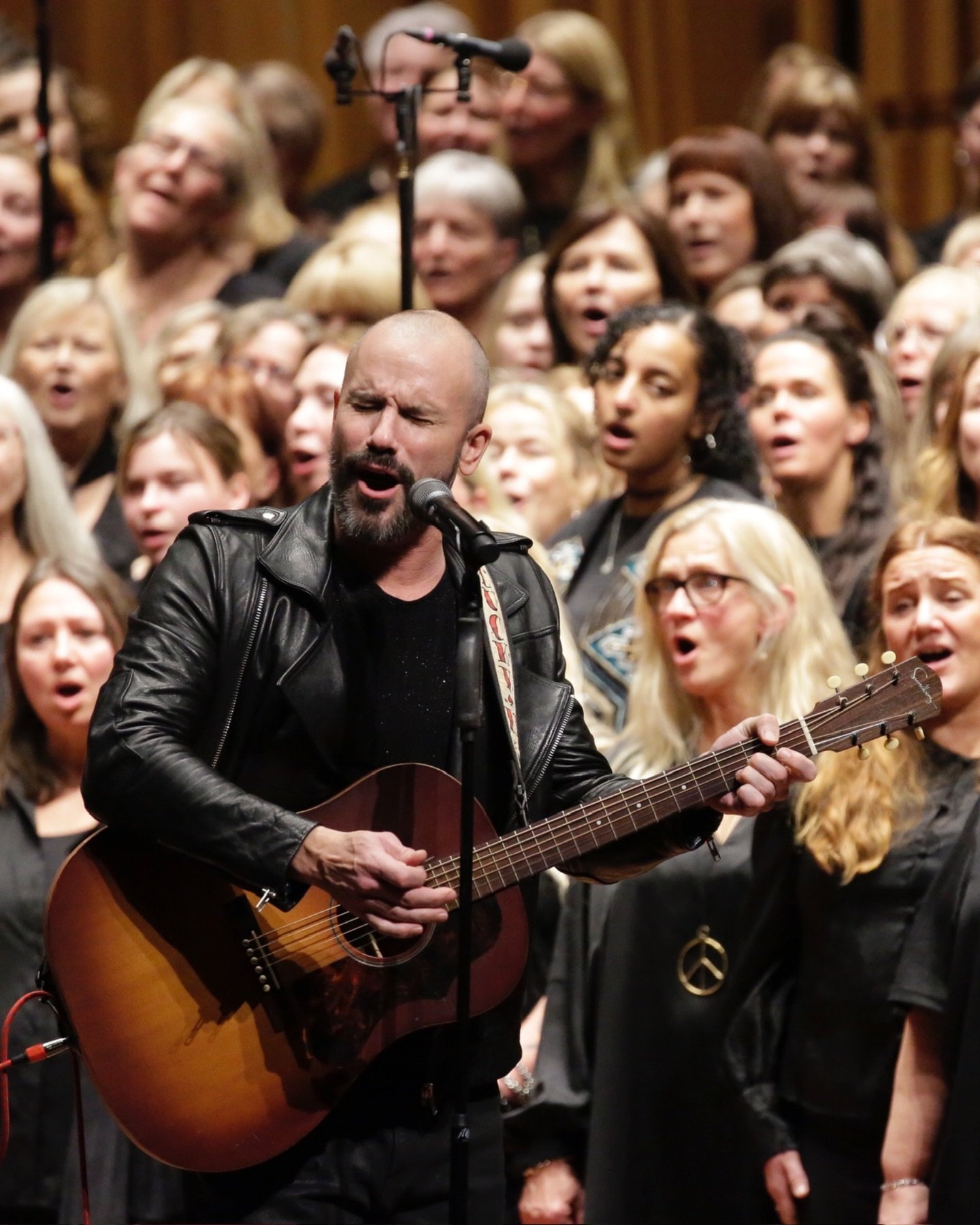 N&aring;gra fler bilder fr&aring;n h&ouml;stens konsert i Berwaldhallen. Vilken kv&auml;ll! 🙌 

Fotograf: Bj&ouml;rn Westerdahl

#k&ouml;rs&aring;ng #s&aring;nggl&auml;dje #gospelk&ouml;r #popk&ouml;r #teamputte